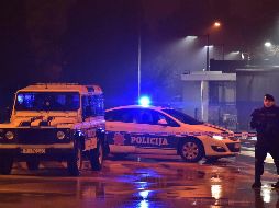 El área alrededor del recinto fue acordonada por la policía. AP / R. Bozovic