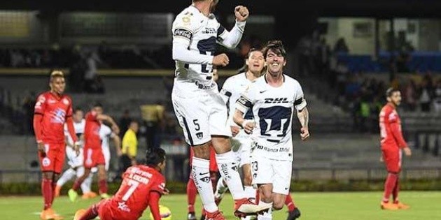 Pumas golea a Lobos