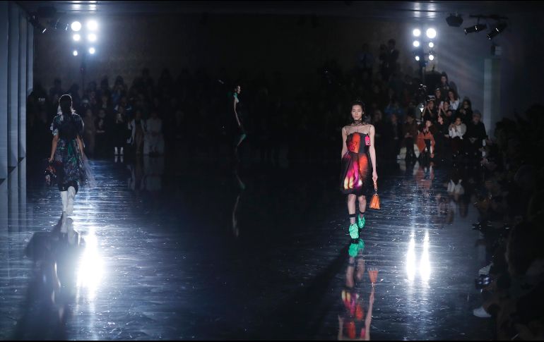 Modelos muestran diseños de la colección otoño/invierno de Prada, en el marco de la Semana de la Moda de Milán. AP/A. Calanni