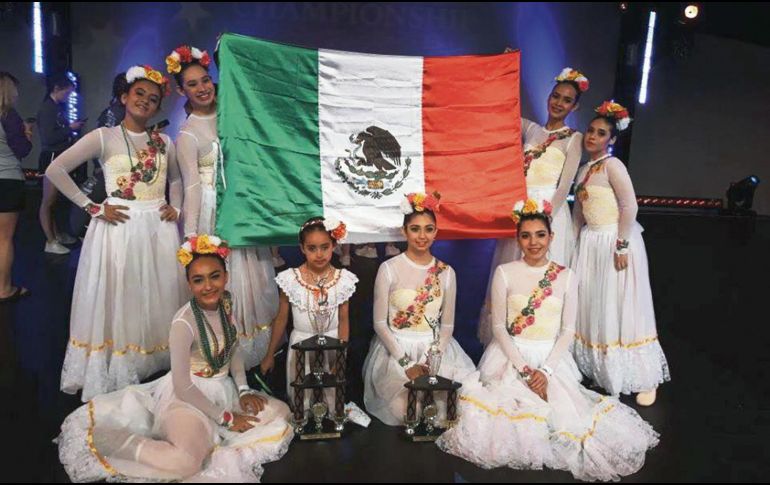 El grupo de niñas bailó el Huapango de Moncayo; María López Saldaña, como solista, presentó 