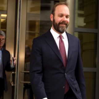 Asesor de campaña de Trump se declara culpable por trama rusa