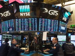 La Bolsa de Nueva York cerró con ganancias como broche a una semana volátil en la que preocuparon los rendimientos de la deuda pública. AFP /  B. R. Smith
