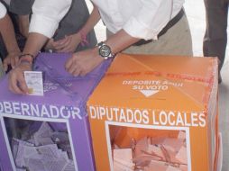 Los colores en urnas y boletas indican donde debe ser depositado cada voto. NOTIMEX/Archivo