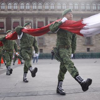 A mano, así se hace la Bandera de México: Gobierno federal