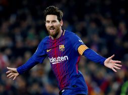 El astro argentino regala otra de sus noches mágicas en el Camp Nou. EFE/F. Fontcuberta