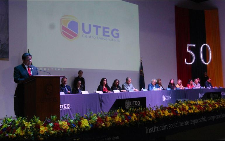 En un evento de gala, el rector José Roque Albín Huerta habló de los planes de expansión que tiene el Centro Universitario UTEG. EL INFORMADOR / E. Barrera