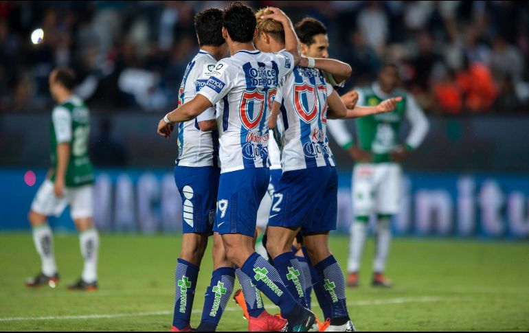 Jugadores del Pachuca celebran su triunfo ante León. MEXSPORT/V. León