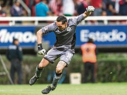 Rodolfo Cota podría ser exigido al máximo este mediodía en la Ciudad de México, pues el ataque de los Pumas conformado por Nico Castillo y Matías Alustiza ha sido uno de los más efectivos este torneo. MEXSPORT