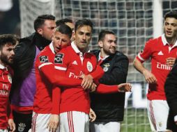 Se mantienen en la pelea por el título. Con esta victoria el Benfica y Raúl Jiménez (derecha) se colocan a dos puntos del Porto, líder de la Liga de Portugal. TWITTER/@slbenfica