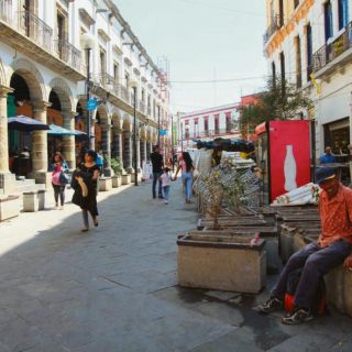 Falta mobiliario por entregar en la Plaza de los Mariachis