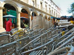 El Ayuntamiento de Guadalajara regresó sillas y mesas, entre otros, que había retirado en 2016 de la Plaza de los Mariachis. El concesionario, Gustavo Ruiz Velasco Nuño, dice que aún no le devuelven todo lo decomisado. EL INFORMADOR/E. Barrera