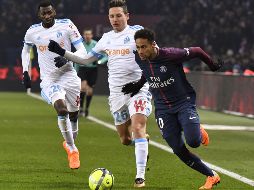 Neymar deja el partido al minuto 78, con visibles muestras de dolor, tras pisar mal y doblarse un tobillo. AFP/G. Julien