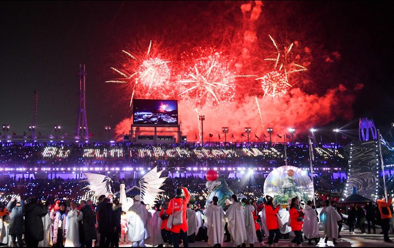 Fuegos artificiales estallan en la ceremonia de clausura de los Juegos Olímpicos de Pyeongchang, en Corea del Sur. AFP/M. Berneti
