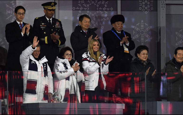 Ivanka Trump, hija del presidente estadounidense, estuvo en la clausura de Pyeongchang 2018 acompañada por el presidente surcoreano y el general norcoreano Yong Chol Kim. AFP/Z. Wang