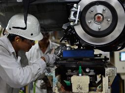 En la fabricación de equipo de transporte se captaron 6 mil 971 millones de dólares. AFP/Archivo