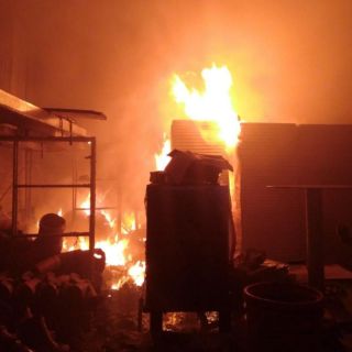 Bodega de constructora se incendia en Tlajomulco