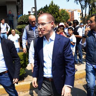 En lista de "empresas fantasma" de SAT a quien vendió nave a Anaya