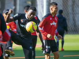 Patrick Soko (izquierda) manifiesta que para ganar ante Veracruz deberá haber “mucha comunicación entre compañeros”. MEXSPORT