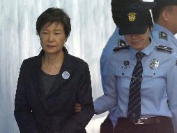 Además de la pena de cárcel, los fiscales exigen a Park que pague una multa de 118 mil 500 millones de wones. AP/A. Young-joon