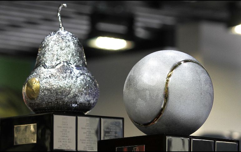El ''Guaje'', con forma de una pelota de tenis cincelada y con una aplicación de oro de 23 quilates, ha sido el trofeo por 24 años. NTX / ARCHIVO