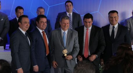 El Consejo de Cámaras Industriales de Jalisco (CCIJ) reconoce a EL INFORMADOR por sus 100 años de historia. EL INFORMADOR / E. Barrera