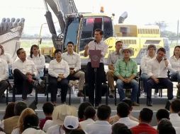 Peña Nieto afirmó que nunca antes se había dedicado tanta inversión pública y privada para mayor infraestructura carretera. TWITTER / @PresidenciaMX