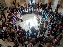 Miembros de la comunidad católica que se manifestaron ayer en favor de los 