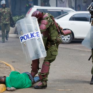 Matan a un líder estudiantil en Kenia durante protesta