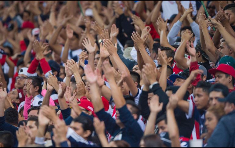 En cinco encuentros que han tenido los azulcrema en el Estadio Azteca, la media de ingreso es de 21 mil 659 aficionados; Chivas, en cambio, tiene un cociente de 32 mil 061 seguidores en el Estadio Akron. MEXSPORT / ARCHIVO
