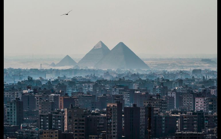 Vista de las pirámides de Giza desde las afueras de El Cairo, Egipto. AFP/K. Desouki