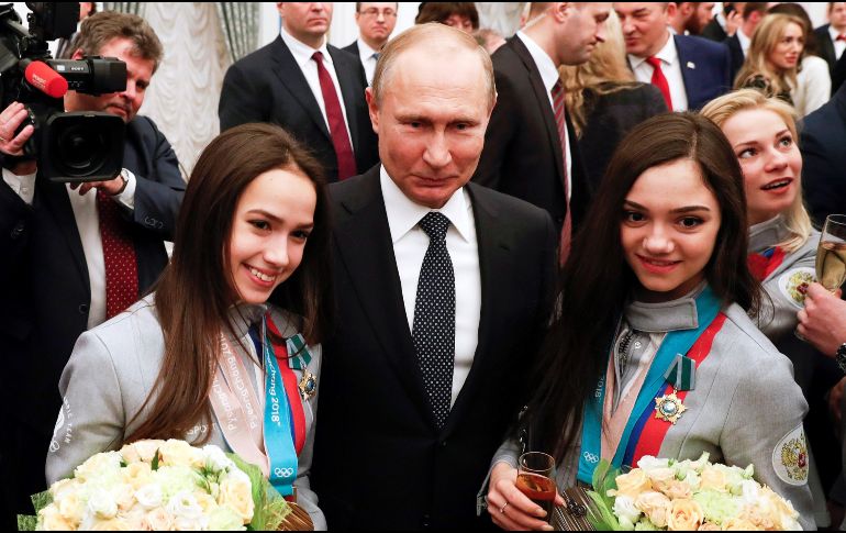 Putin alabó el carácter luchador mostrado por los deportistas rusos en condiciones adversas, en alusión a la obligación de competir bajo bandera neutral tras acusaciones de dopaje. EFE / G. Dukor