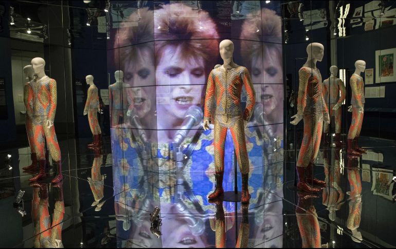 Un traje usado por el cantante David Bowie para el videoclip de 