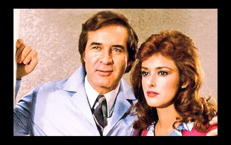 Mendez recordó cuando compartió créditos con Rogelio Guerra en una telenovela en 1982. TWITTER / @LuciaMendezOf