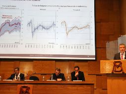 El gobernador del Banco de México, Alejandro Díaz de León, ofrece un informe trimestral de la inflación. SUNL/J. Carlos Reyes