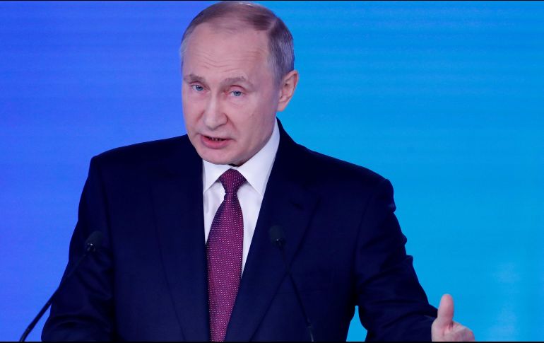 Vladímir Putin pronuncia su discurso anual sobre el estado de la nación ante las dos cámaras del Parlamento, en el centro de congresos Manège de Moscú. EFE/S. Chirikov