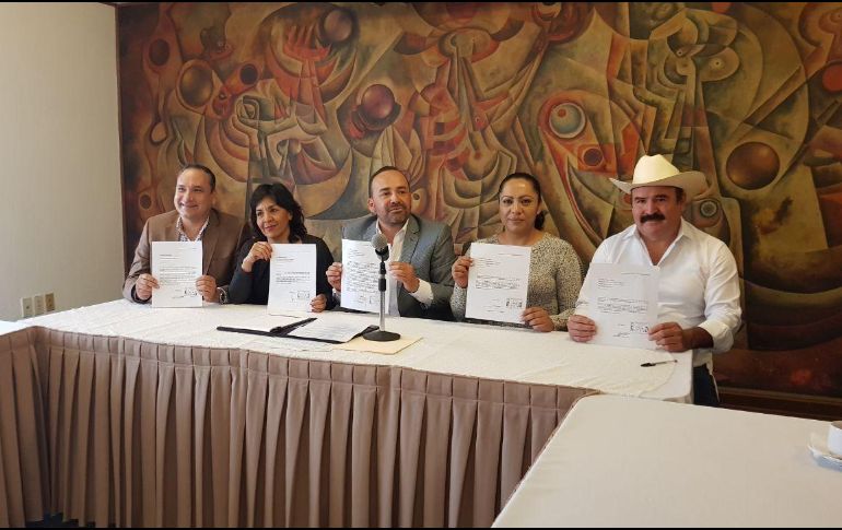 Junto con Chávez renunciaron al PRI los regidores Melina Gallegos, Claudia Rangel, Gustavo López y el secretario General, Enrique Guzmán. EL INFORMADOR / S. Blanco
