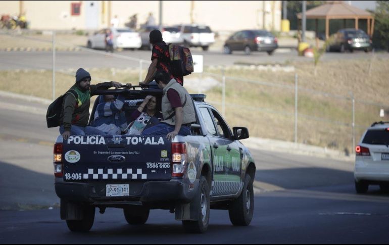 Vehículos de la Policía se ofrecieron a trasladar a personas afectadas por el paro. EL INFORMADOR/F. Atilano