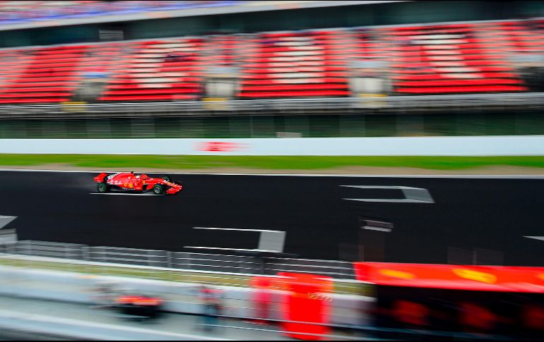 El piloto de Ferrari Sebastian Vettel conduce en el Circuito de Cataluña en Montmeló, España, en las pruebas de la temporada de Fórmula 1. AFP/J. Lago