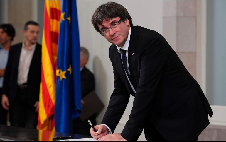 Puigdemont se comprometió a seguir trabajando desde Bélgica por la causa independentista catalana. AFP/L. Gene