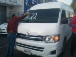 Se utilizaron vehículos del gobierno para apoyar a los usuarios afectados. TWITTER / @MovilidadJal