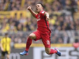 La distancia no impide que Fabián de la Mora apoye a los rojiblancos. AP/ARCHIVO