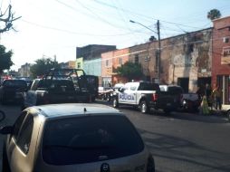 De acuerdo a testimonios recabados por los oficiales, tras escuchar los disparos tres personas escaparon a pie del lugar. ESPECIAL/