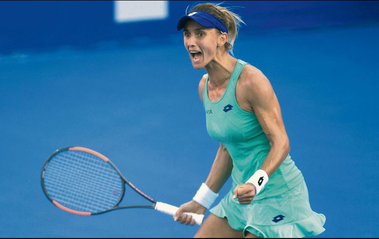 La ucraniana Lesia Tsurenko festeja tras derrotar a la australiana Daria Gavrilova para conseguir su boleto a la Final del Abierto Mexicano de Tenis. AFP
