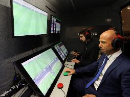 El VAR supone la segunda incursión de la tecnología en el futbol después de la introducción de la GLT (tecnología en la línea de gol) en el Mundial 2014. AFP / ARCHIVO