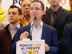 “Quiero decirles que a pesar de los ataques del gobierno en mi contra, yo no voy a cambiar mi posición”, señaló Anaya. EFE / Por México al Frente