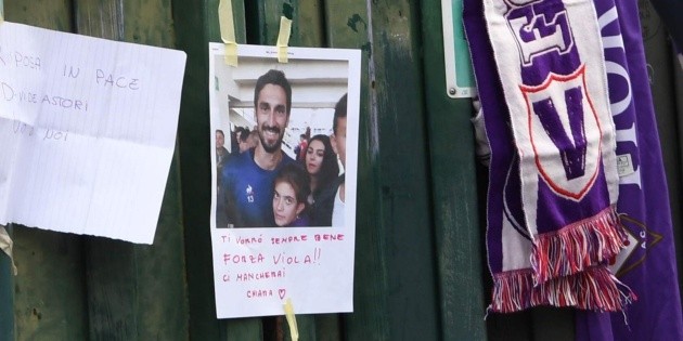 Fotogaler&iacute;a: Impacta la muerte de Davide Astori, de Fiorentina