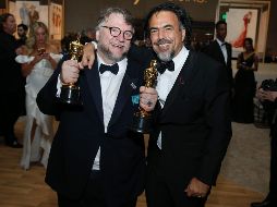 Guillermo del Toro y Alejandro González Iñárritu posan ante los medios luego de la ceremonia. AP/E. Jamison