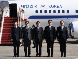 El grupo está liderado por Chung Eui-yong, jefe de la oficina presidencial surcoreana de Seguridad Nacional, e incluye a otros cuatro delegados. EFE/J. Yeon-Je