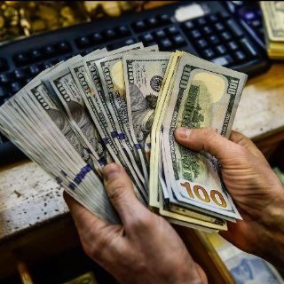 Dólar cierra hasta en 19.14 pesos en bancos capitalinos