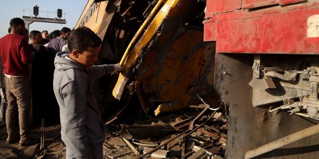 Tren impacta camioneta en Guanajuato; mueren tres